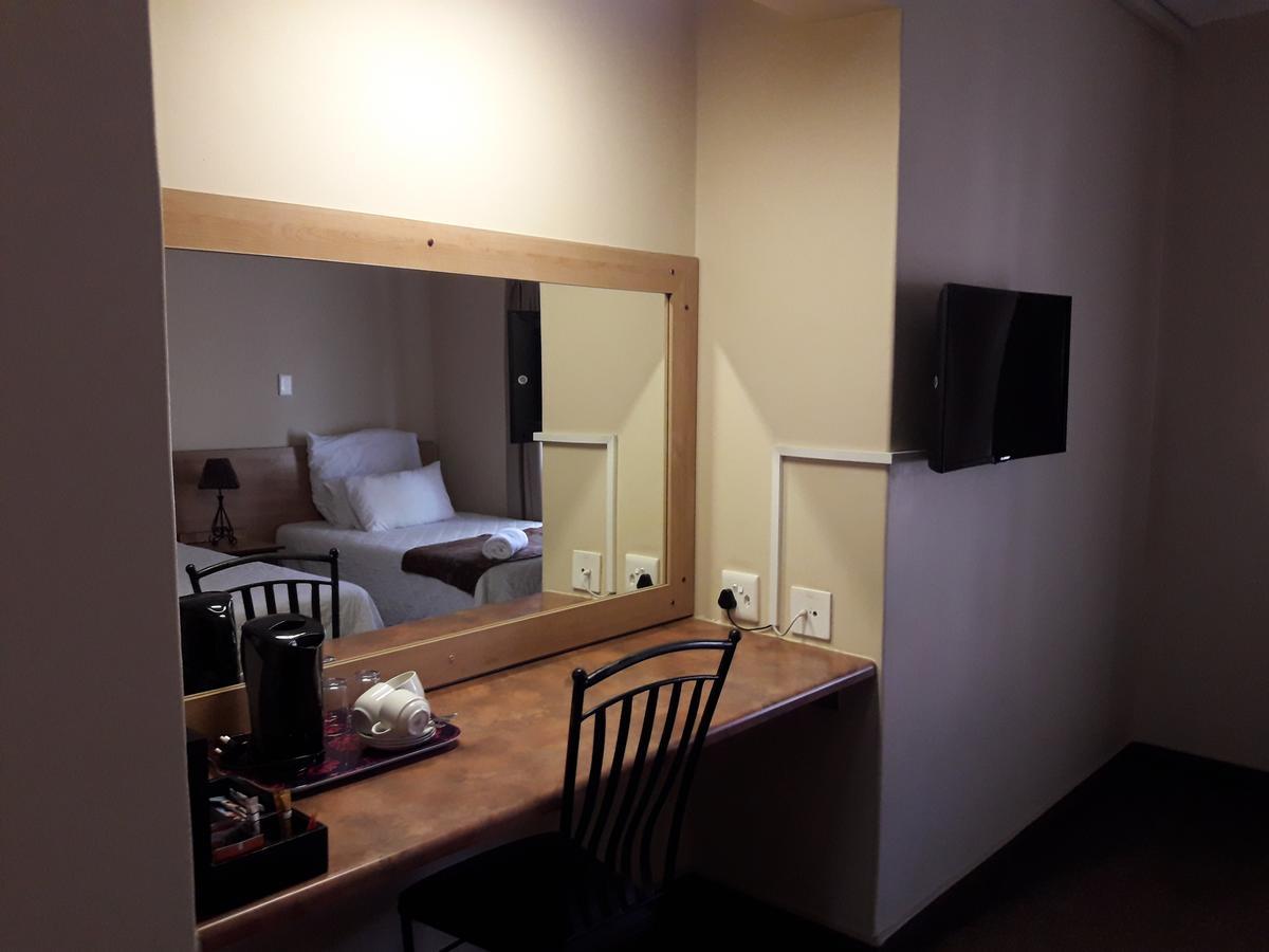 Airport Hotel Kimberley Exterior photo
